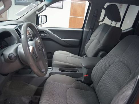 Used 2013 Nissan Frontier SV RWD image 4