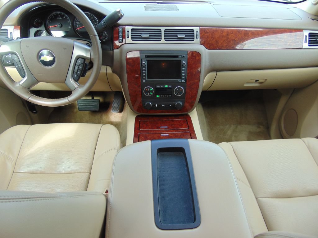 Used 2010 Chevrolet Avalanche LTZ AWD/4WD image 17