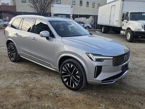 Certified 2025 Volvo XC90 B6 Plus image 5