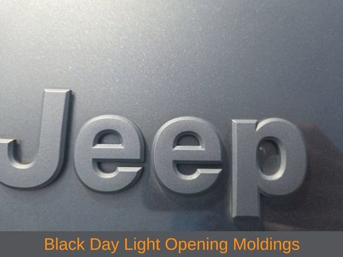 Used 2018 Jeep Cherokee Latitude w/ Altitude Package FWD image 10