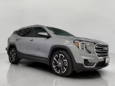Used 2024 GMC Terrain SLT image 1