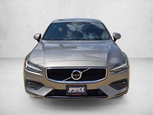 Used 2020 Volvo S60 T5 Momentum FWD image 2