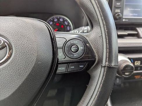 Used 2021 Toyota RAV4 XLE w/ Convenience Package image 12