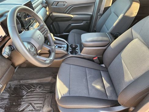 Used 2024 Chevrolet Colorado Trail Boss w/ Technology Package image 13