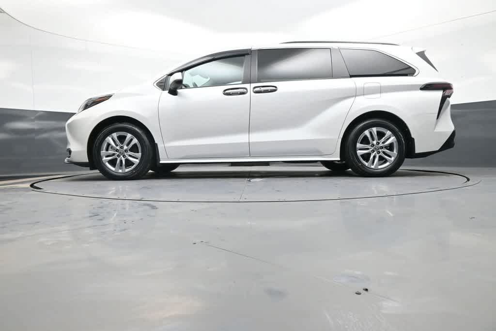 Used 2024 Toyota Sienna XLE w/ XLE Plus Package AWD/4WD image 35