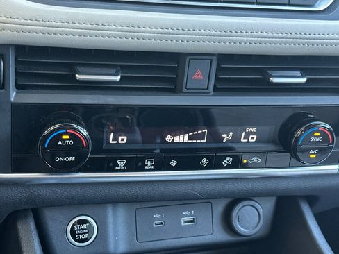 Used 2023 Nissan Rogue SV FWD image 25