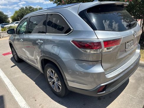 Used 2015 Toyota Highlander XLE FWD image 3