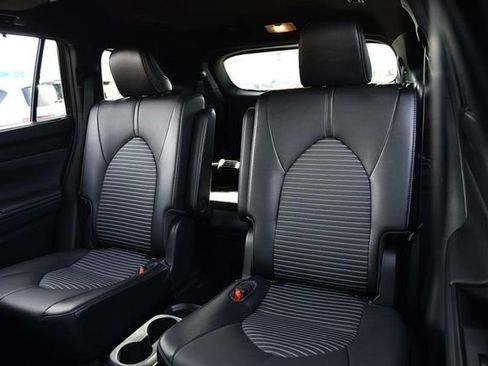 Used 2021 Toyota Highlander XSE image 24