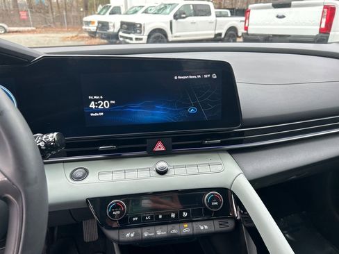 Certified 2025 Hyundai Elantra Limited image 16