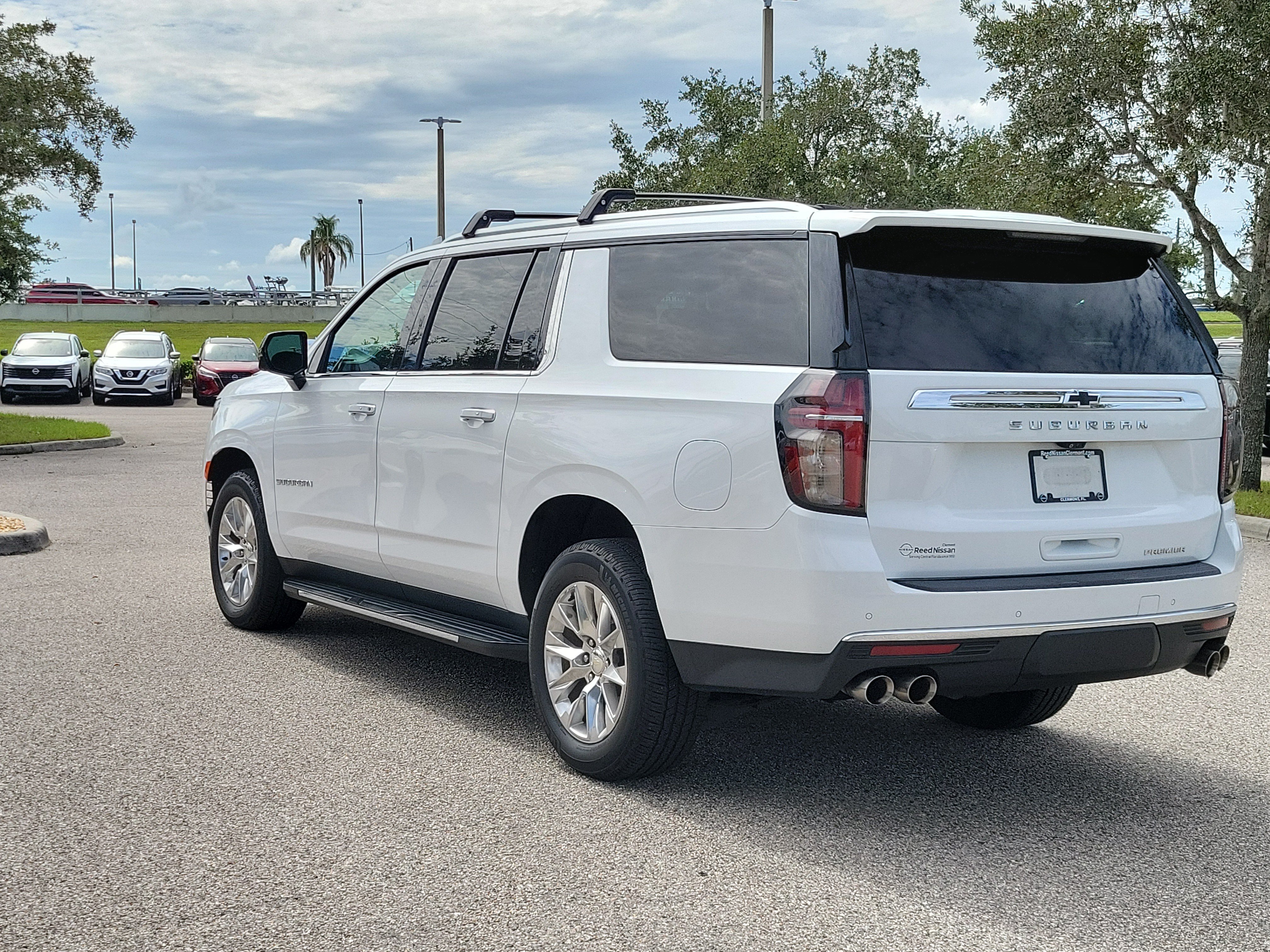 Used 2021 Chevrolet Suburban Premier w/ Premium Package AWD/4WD image 8