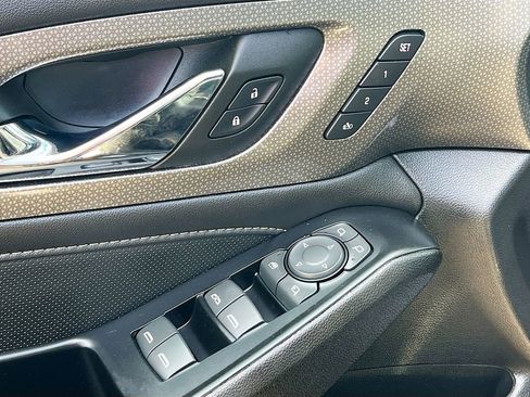 Used 2023 Chevrolet Traverse Premier w/ Redline Edition FWD image 18