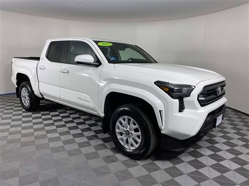 Used 2025 Toyota Tacoma SR5 image 1