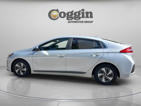 Used 2017 Hyundai Ioniq SEL image 3