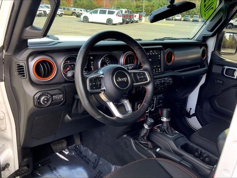 Certified 2022 Jeep Gladiator Mojave w/ Cold Weather Group image 15