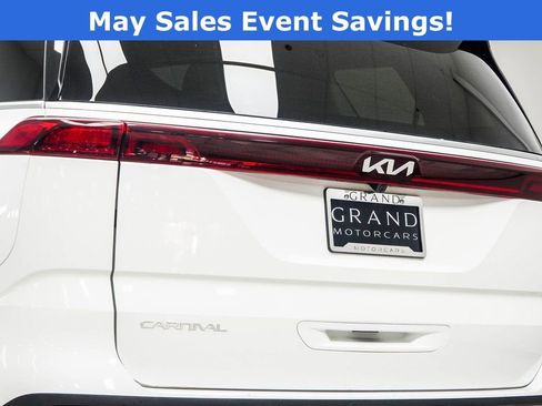 Used 2024 Kia Carnival LX FWD image 13
