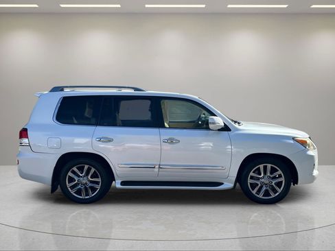 Used 2013 Lexus LX 570 4WD w/ Luxury Pkg image 7