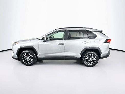 Used 2020 Toyota RAV4 LE FWD image 12