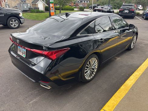 Used 2021 Toyota Avalon Limited w/ Advanced Safety Package image 3