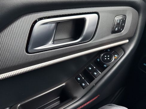 Used 2025 Ford Explorer ST-Line w/ Premium Package image 22