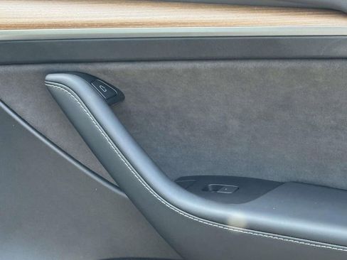 Used 2023 Tesla Model Y 2WD image 9