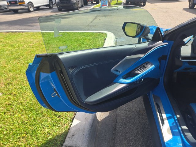 Used 2022 Chevrolet Corvette Stingray Premium Conv w/ Z51 Performance Package RWD image 11