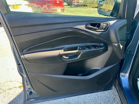 Used 2018 Ford Escape S image 11