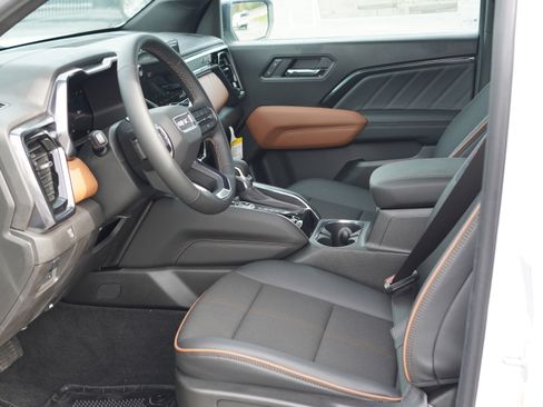 New 2025 GMC Canyon AT4 w/ Nightfall Edition image 25