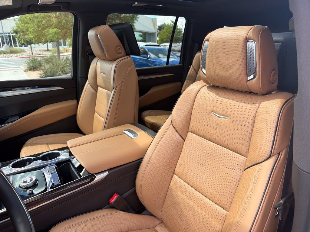 Used 2026 Cadillac Escalade ESV Luxury w/ Touring Package AWD/4WD image 23