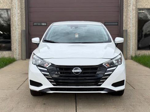 Used 2024 Nissan Versa SV image 2