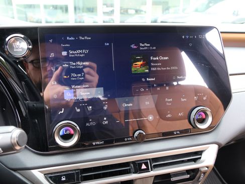Used 2025 Lexus RX 350 Premium Plus w/ Accessory Package (Z1) FWD image 23