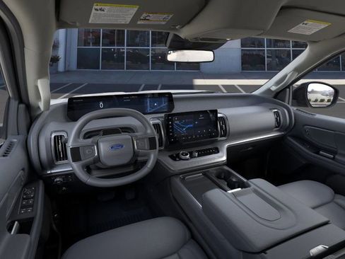 New 2026 Ford Expedition Active image 9