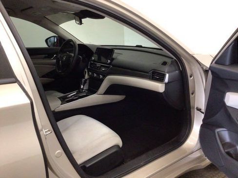 Used 2018 Honda Accord LX image 9