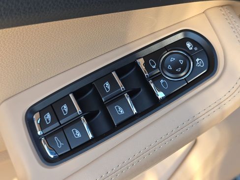 Used 2021 Porsche Macan S image 17