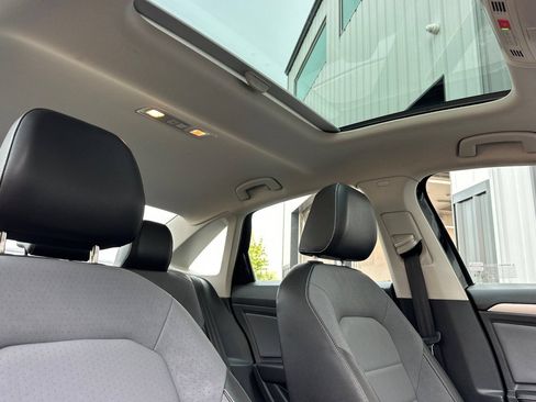 Used 2025 Volkswagen Jetta SE FWD image 16
