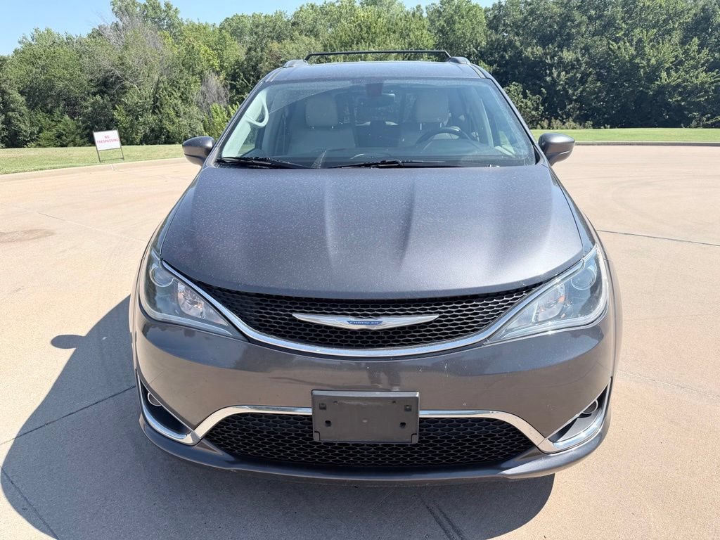 Used 2018 Chrysler Pacifica Touring-L Plus FWD image 5