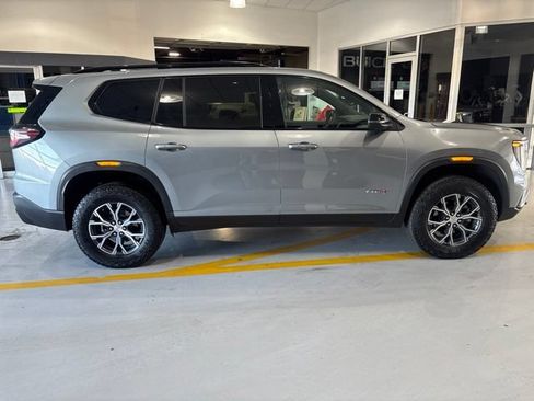 Used 2025 GMC Acadia AT4 w/ Luxury Package AWD/4WD image 8