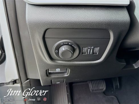 New 2025 Jeep Grand Cherokee Altitude image 33