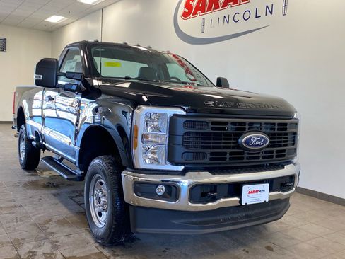New 2026 Ford F250 XL w/ XL Chrome Package image 2