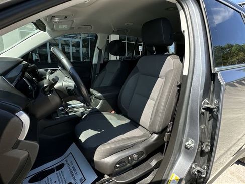 Used 2020 Chevrolet Traverse LT image 19