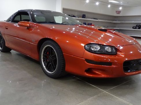 Used 2001 Chevrolet Camaro Z28 w/ SS Performance/Appearance Pkg RWD image 21