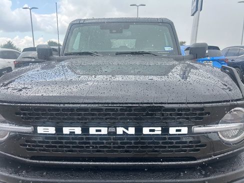 Used 2025 Ford Bronco Badlands AWD/4WD image 2
