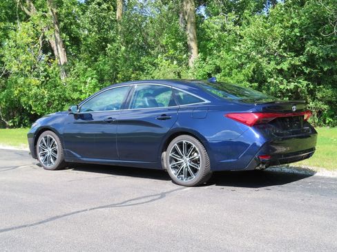 Used 2022 Toyota Avalon Touring w/ Advanced Safety Package FWD image 4