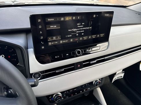 New 2026 Mitsubishi Outlander SEL FWD image 11
