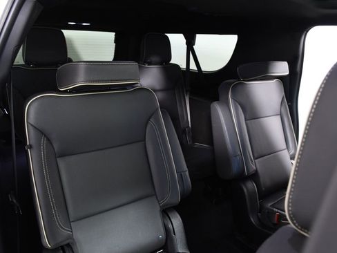 Used 2023 GMC Yukon XL SLT w/ SLT Premium Package image 23