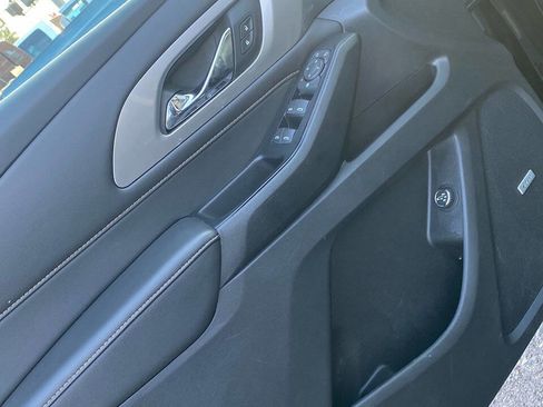 Used 2019 Chevrolet Traverse LT w/ LT Premium Package image 18