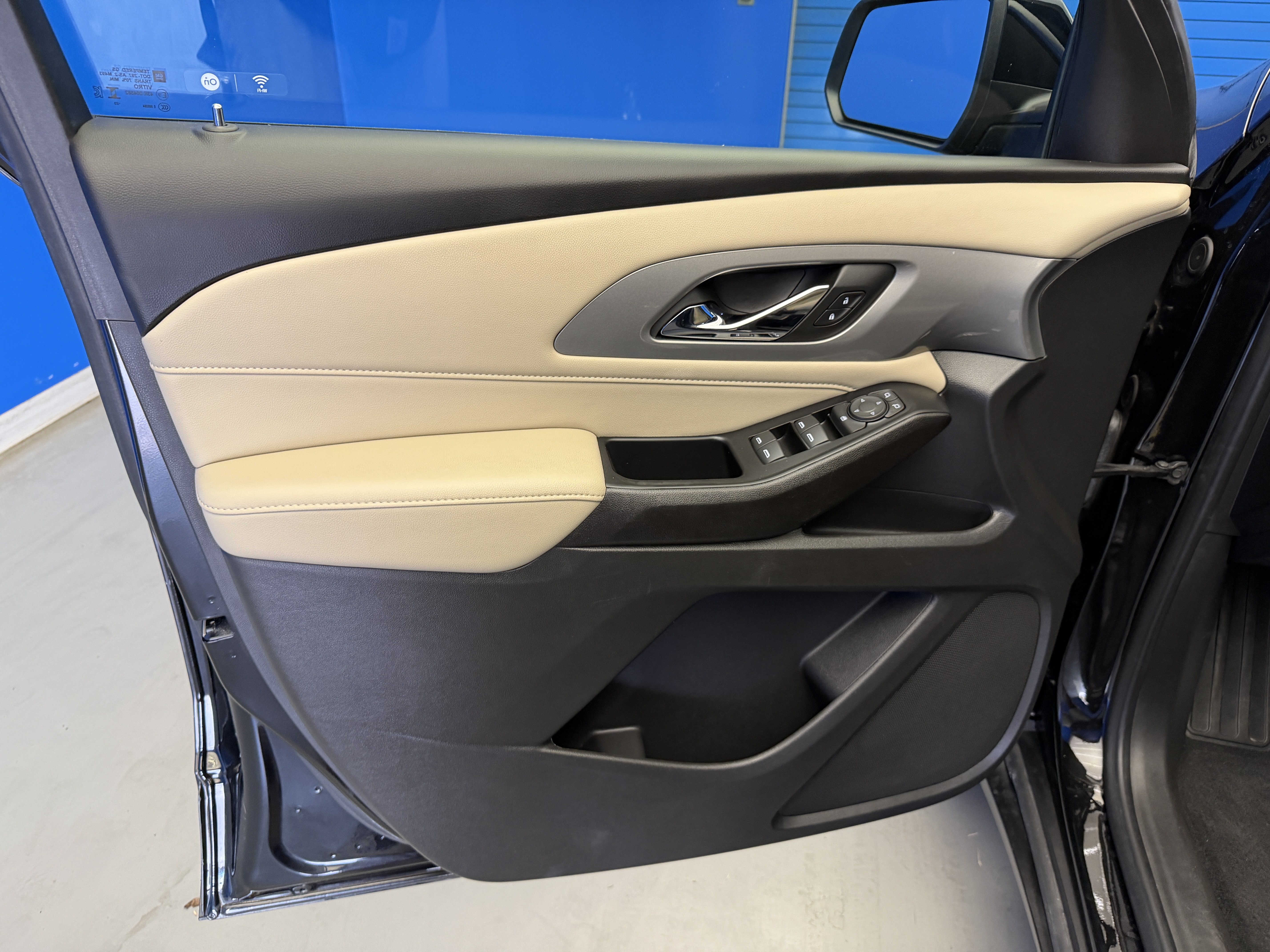 Used 2023 Chevrolet Traverse LS FWD image 9