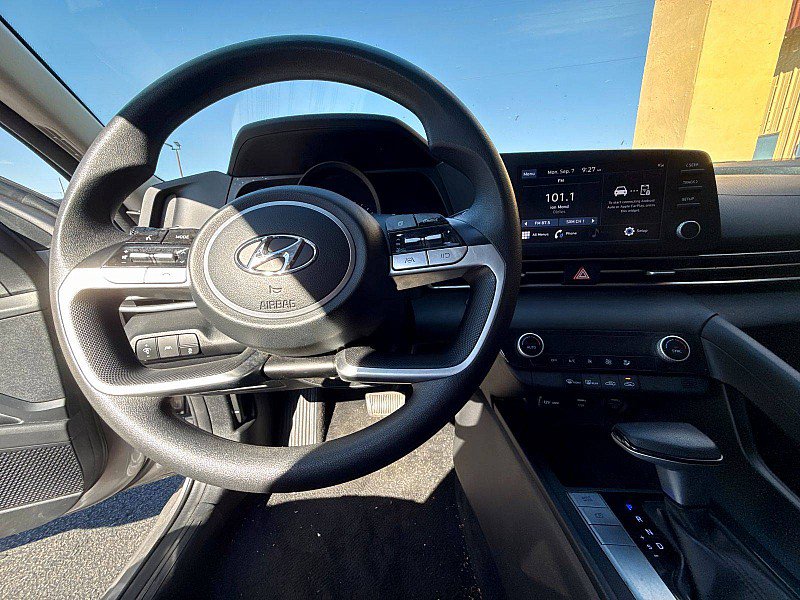 Used 2023 Hyundai Elantra SEL FWD image 12