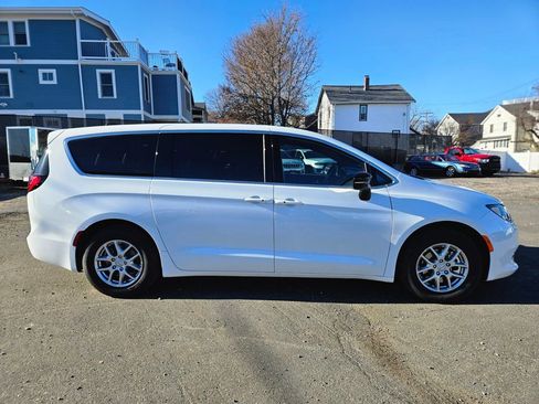 New 2026 Chrysler Voyager LX image 6