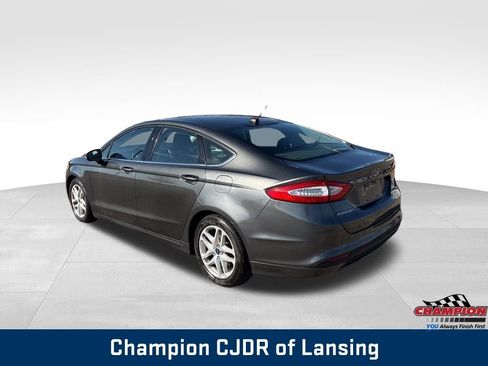 Used 2016 Ford Fusion SE image 7