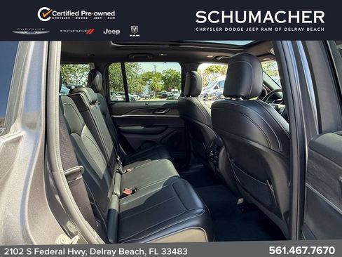 Used 2024 Jeep Grand Cherokee Limited w/ Luxury Tech Group II RWD image 17
